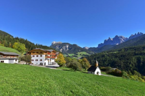 Hotel Gsoihof Funes